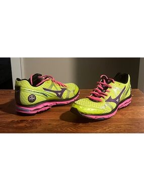 Mizuno Wave Rider 17 Running Shoes Neon Yellow Pink Size 7.5